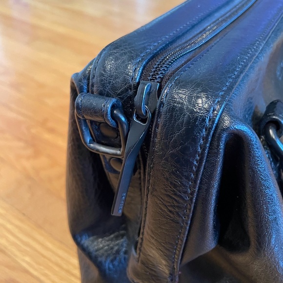 Matt & Nat Black Vegan Shoulder or Crossbody Handbag. - Picture 13 of 16